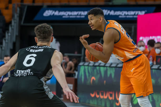 其间某位进 其间某位进